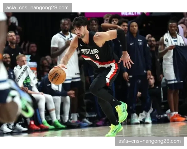 开拓者官方宣布，斯科特·亨德森因脚踝扭伤将缺席剩余常规赛